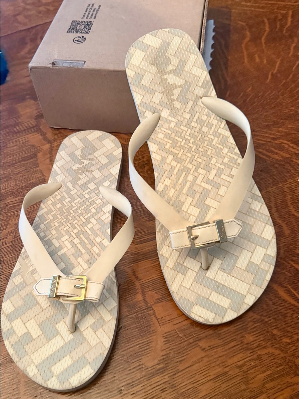 Women’s Cream Woven-Pattern Buckle Flip Flop Sandals Cole Haan Sz 9